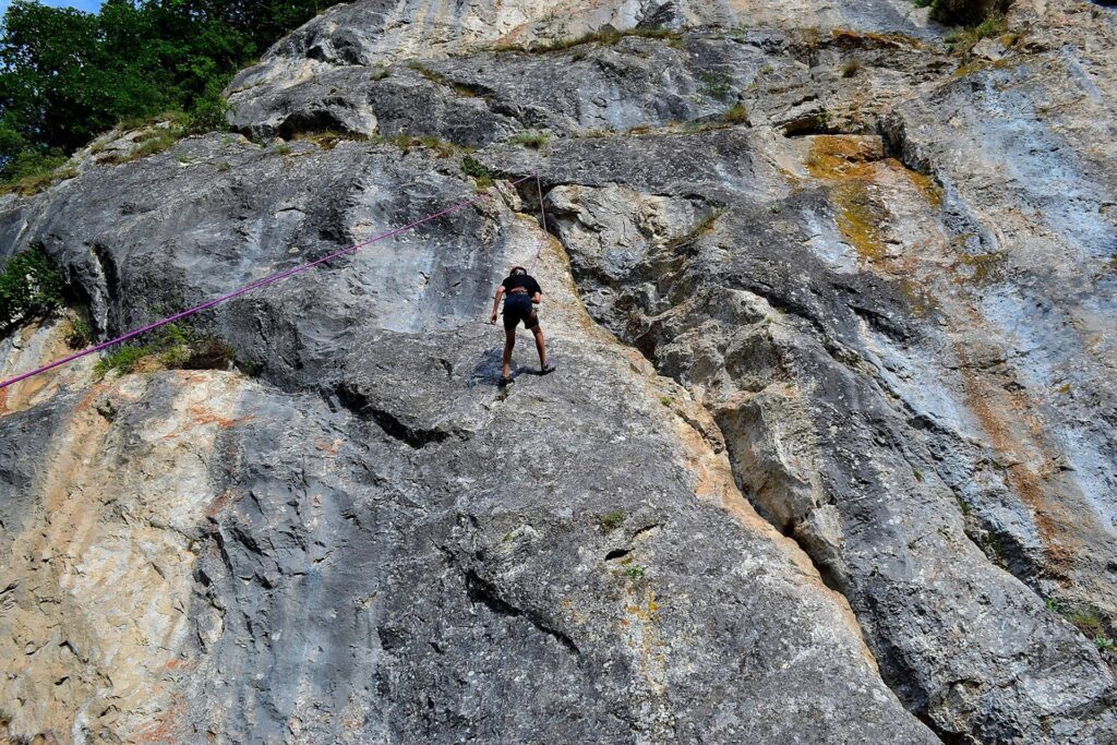 Mujova_pecina_rock_climbing_Berane